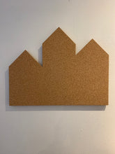 Ladda upp bild till gallerivisning, Anslagstavla, infotavla, pin board, note board, Robert Bengtsson, Smart Form Sweden, kork, naturmaterial, din egen text / logga, väggtavla, PASSION by Smart Form Sweden, arkitektur, hus