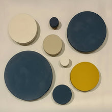 Ladda upp bild till gallerivisning, K prick, Smart Form Sweden, Robert Bengtsson, karaktär, känsla, kork, eK, kulör, kalk, cirKulär, hängare, väggdekor, ljudabsorbent, väggknopp, dörrknopp, vägginstallation, Neurodesign, taktila material, inredningsdetalj, rockhängare, förvaring
