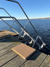 Ladda upp bild till gallerivisning, UNDER för fina stunder, sittunderlag, underlägg, Smart Form Sweden, Robert Bengtsson, kork, presskork, hållbart , förnybart material, taktil, svensk design, svenskt hantverk, handgjort