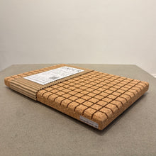 Ladda upp bild till gallerivisning, UNDER för fina stunder, sittunderlag, underlägg, Smart Form Sweden, Robert Bengtsson, kork, presskork, hållbart , förnybart material, taktil, svensk design, svenskt hantverk, handgjort