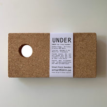Ladda upp bild till gallerivisning, Smart Form, Sweden, Robert Bengtsson, UNDER, UNDER för fina stunder, Våges, cylindervas, värmeljushållare, tillbehör, kork, bricka, display, underlägg, presskork, solid kork, hantverk, svensk design, förnybart material