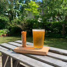 Ladda upp bild till gallerivisning, Smart Form, Sweden, Robert Bengtsson, UNDER, UNDER för fina stunder, cylindervas, tillbehör, kork, bricka, display, underlägg, presskork, solid kork, hantverk, svensk design, förnybart material