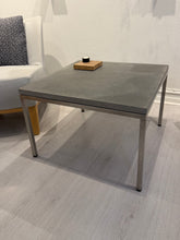 Ladda upp bild till gallerivisning, Betongbord, Smart Form Sweden, ROBERT BENGTSSON,slipat rostfritt underrede, underrede i slipad rostfri fyrkantsprofil, soffbord, sidobord, loungebord, bord i betong, svensk design, svenskt hantverk, Made in Sweden