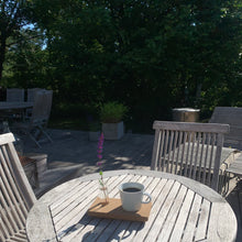 Ladda upp bild till gallerivisning, Smart Form, Sweden, Robert Bengtsson, UNDER, UNDER för fina stunder, cylndervas, tillbehör, kork, bricka, display, underlägg, presskork, solid kork, hantverk, svensk design, förnybart material