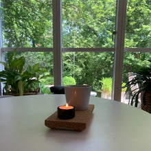 Ladda upp bild till gallerivisning, Smart Form, Sweden, Robert Bengtsson, UNDER, UNDER för fina stunder, Våges, värmeljushållare, tillbehör, kork, bricka, display, underlägg, presskork, solid kork, hantverk, svensk design, förnybart material