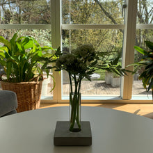 Ladda upp bild till gallerivisning, Smart Form Sweden, System LEVEL, Robert Bengtsson, Level Mini betong, betong, bordsdekoration