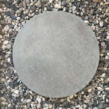 Ladda upp bild till gallerivisning, Smart Form Sweden, Robert Bengtsson, Trampsten, sittsten, exponeringssten, utemiljö, betong, betongplatta, handgjord