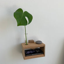 Ladda upp bild till gallerivisning, Embrace konsolsystem, Smart Form Sweden, Robert Bengtsson, kork, svensk ek, förnybara material, hållbar, svensk design, svensk tillverkning, konsolhylla, konsolbord, sängbord, nattduksbord, mobil hylla