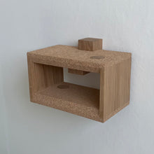 Ladda upp bild till gallerivisning, Embrace konsolsystem, Smart Form Sweden, Robert Bengtsson, kork, svensk ek, förnybara material, hållbar, svensk design, svensk tillverkning, konsolhylla, konsolbord, sängbord, nattduksbord, mobil hylla
