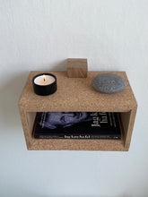 Ladda upp bild till gallerivisning, Embrace konsolsystem, Smart Form Sweden, Robert Bengtsson, kork, svensk ek, förnybara material, hållbar, svensk design, svensk tillverkning, konsolhylla, konsolbord, sängbord, nattduksbord, mobil hylla