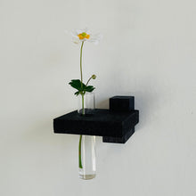 Ladda upp bild till gallerivisning, Embrace konsolsystem, Smart Form Sweden, Robert Bengtsson, konsolhylla, svensk furu, kork, glasvas, cylindervas