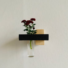 Ladda upp bild till gallerivisning, Smart Form Sweden, Robert Bengtsson, Svensk furu, hyggesfri furu, hyggesfritt virke, Embrace konsolsystem, konsolhylla, kork, presskork