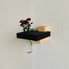 Ladda upp bild till gallerivisning, Smart Form Sweden, Robert Bengtsson, Svensk furu, hyggesfri furu, hyggesfritt virke, Embrace konsolsystem, konsolhylla, kork, presskork