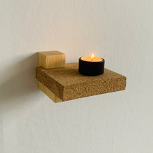 Ladda upp bild till gallerivisning, Smart Form Sweden, Robert Bengtsson, Svensk furu, hyggesfri furu, hyggesfritt virke, Embrace konsolsystem, konsolhylla, kork, presskork