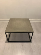 Ladda upp bild till gallerivisning, Betongbord, Smart Form Sweden, ROBERT BENGTSSON, Stålunderrede, soffbord, sidobord, loungebord, bord i betong, betong