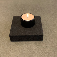 Ladda upp bild till gallerivisning, Set LEVEL Mini kork, LEVEL Mini kork, System LEVEL, bordsdekoration, Smart Form Sweden, Robert Bengtsson, kork, värmeljushållare, ljus i inredningen, förnybart material, VÅGES, svenskt smide, svart kork