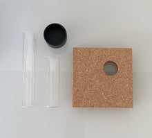 Ladda upp bild till gallerivisning, Smart Form Sweden, Robert Bengtsson, System LEVEL, kork, VÅGES, bordsdekoration, ljus, cylindervas, LEVEL Medium kork, kork