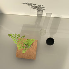 Ladda upp bild till gallerivisning, Smart Form Sweden, Robert Bengtsson, System LEVEL, kork, VÅGES, bordsdekoration, ljus, cylindervas, LEVEL Medium kork, kork