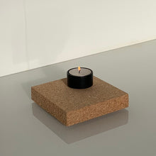 Ladda upp bild till gallerivisning, Smart Form Sweden, Robert Bengtsson, System LEVEL, värmeljus, kork, VÅGES, bordsdekoration, ljus, LEVEL Medium kork, kork