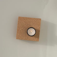Ladda upp bild till gallerivisning, Smart Form Sweden, Robert Bengtsson, System LEVEL, kork, VÅGES, bordsdekoration, ljus, cylindervas, LEVEL Medium kork, värmeljus, kork