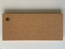 Ladda upp bild till gallerivisning, Smart Form, Sweden, Robert Bengtsson, UNDER, UNDER för fina stunder, Le Crueset, Våges, cylndervas, värmeljushållare, tillbehör, kork, bricka, display, underlägg, grytunderlägg, presskork, solid kork, hantverk, svensk design, förnybart material