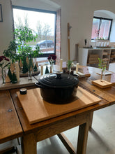 Ladda upp bild till gallerivisning, UNDER, Smart Form Sweden, Robert Bengtsson, bricka, underlägg, grytunderlägg, display, exponering, arbetsbräda, bordsdekoration, kork, presskork, exponering, värmeljushållage, VÅGES, Le Creuset