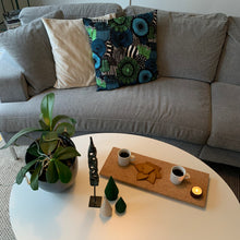 Ladda upp bild till gallerivisning, Smart Form, Sweden, Robert Bengtsson, UNDER, UNDER för fina stunder, Våges, cylndervas, värmeljushållare, tillbehör, kork, bricka, display, underlägg, grytunderlägg, presskork, solid kork, hantverk, svensk design, förnybart material, fika, fikastund, pepparkakor