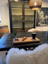 Ladda upp bild till gallerivisning, Smart Form, Sweden, Robert Bengtsson, UNDER, UNDER för fina stunder, Våges, cylndervas, värmeljushållare, tillbehör, kork, bricka, display, underlägg, grytunderlägg, presskork, solid kork, hantverk, svensk design, förnybart material, fika, Swedish fika, croissant, kaffe, cylindervas