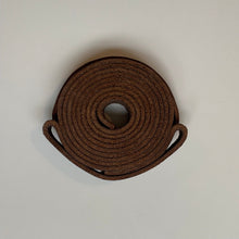 Ladda upp bild till gallerivisning, Yogaband, Smart Form Sweden, Robert Bengtsson, Yoga, Yogarem, vegetabiliskt garvat, läderrem, läder, life style, Smart Form Hälsa