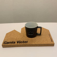 Ladda upp bild till gallerivisning, Smart Form Sweden, Robert Bengtsson, Passion, PASSION by Smart Form Sweden, city passion, kork, underlägg, bricka, display, dekoration, 
Underlägg / bricka i kork i serien PASSION by Smart Form Sweden, En hyllning till inspirerande arkitektur och trevliga kvarter, städer och destinationer.
Mugg, Gamla Väster