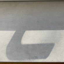 Ladda upp bild till gallerivisning, Fönsterbänk, betong, System LEVEL, LEVEL, Smart Form Sweden, Robert Bengtsson, betonggjutning, hantverk,