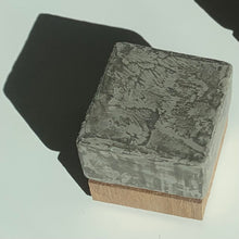 Ladda upp bild till gallerivisning, Reflect,Base (S), Svensk ek, Robert Bengtsson, Hantverk, Smart Form Sweden, Tadelakt, Konstverk, Konceptuell konst