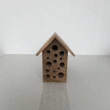 Ladda upp bild till gallerivisning, INSEKTSHYTTEN, Smart Form Sweden, Robert Bengtsson, Svensk ek, svenskt hantverk, svensk design,biologisk mångfald, insektshotell, insekt