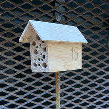 Ladda upp bild till gallerivisning, INSEKTSHYTTEN, Smart Form Sweden, Robert Bengtsson, Svensk ek, svenskt hantverk, svensk design,biologisk mångfald, insektshotell, insekt