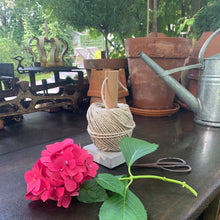 Ladda upp bild till gallerivisning, Smart Form Sweden, Robert Bengtsson, Betong, Ek, Snörhållare Garnhållare, hampa