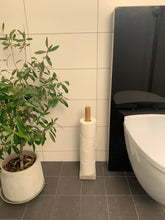 Ladda upp bild till gallerivisning, Rullhållare, hög modell i ek och betong