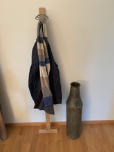 Ladda upp bild till gallerivisning, Mobil hängare, återbuk av gammal italiensk krok i en design med svensk ek.