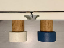 Ladda upp bild till gallerivisning, K prick, Smart Form Sweden, Robert Bengtsson, karaktär, känsla, kork, eK, kulör, kalk, cirKulär, hängare, väggdekor, ljudabsorbent, väggknopp, dörrknopp, vägginstallation, Neurodesign, taktila material, inredningsdetalj, rockhängare, förvaring
