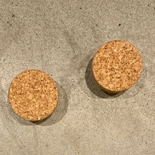 Ladda upp bild till gallerivisning, K prick, Smart Form Sweden, Robert Bengtsson, karaktär, känsla, kork, eK, kulör, kalk, cirKulär, hängare, väggdekor, ljudabsorbent, väggknopp, dörrknopp, vägginstallation, Neurodesign, taktila material, inredningsdetalj, rockhängare, förvaring
