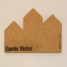 Ladda upp bild till gallerivisning, Smart Form Sweden, Robert Bengtsson, Passion, PASSION by Smart Form Sweden, city passion, kork, underlägg, bricka, display, dekoration, 
Underlägg / bricka i kork i serien PASSION by Smart Form Sweden, En hyllning till inspirerande arkitektur och trevliga kvarter, städer och destinationer. Gamla Väster

