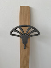 Ladda upp bild till gallerivisning, Mobil hängare, återbuk av gammal italiensk krok i en design med svensk ek.
