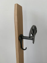 Ladda upp bild till gallerivisning, Mobil hängare, återbuk av gammal italiensk krok i en design med svensk ek.
